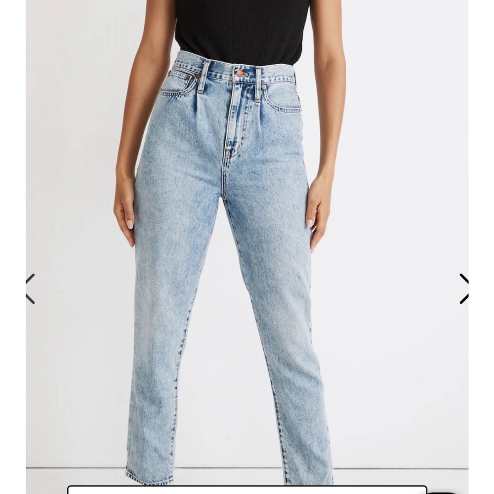 Madewell The Pleated Mom Jean in Phair Wash